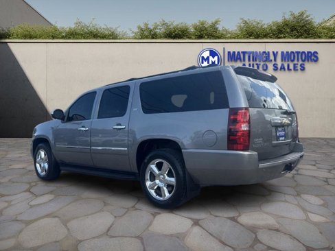 Used 2012 Chevrolet Suburban LTZ image 4