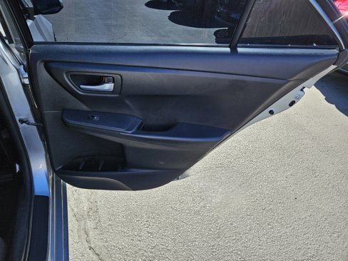 Used 2017 Toyota Camry SE image 12