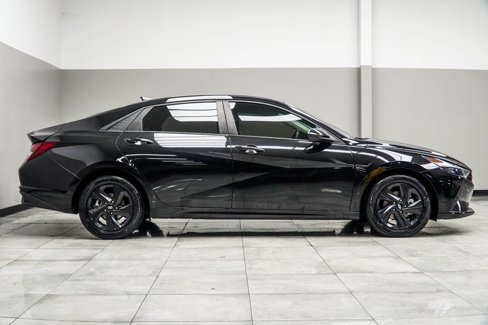 Used 2021 Hyundai Elantra SEL w/ Convenience Package image 6