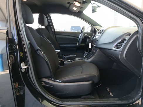 Used 2013 Dodge Avenger SE image 28