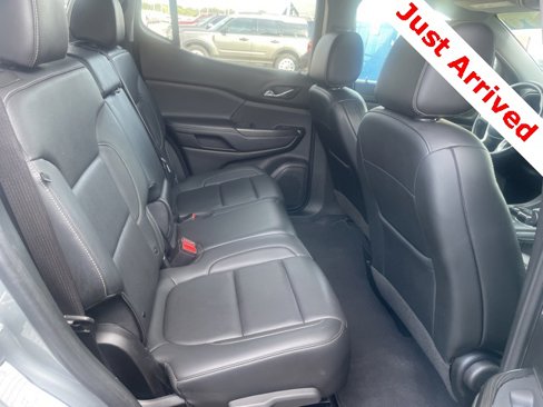 Used 2023 GMC Acadia SLT image 11