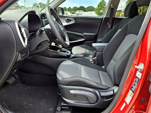 Used 2023 Kia Soul LX w/ LX Technology Package image 11