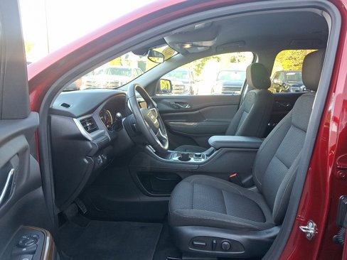 Used 2023 GMC Acadia SLE w/ Driver Convenience Package image 14