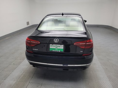Used 2018 Volkswagen Passat 2.0T R-Line image 7