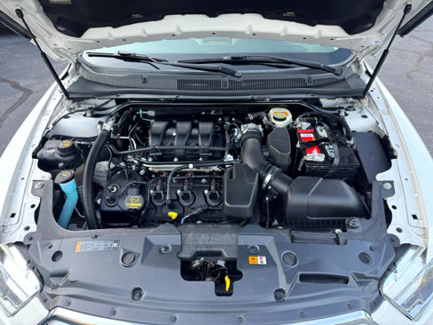 Used 2013 Ford Taurus Limited image 25