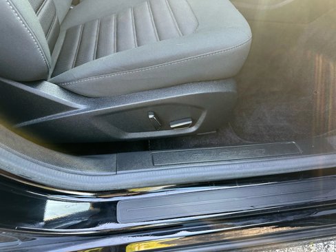 Used 2017 Ford Fusion SE w/ Fusion SE Technology Package image 26