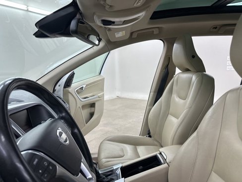 Used 2015 Volvo XC60 T6 Platinum image 32