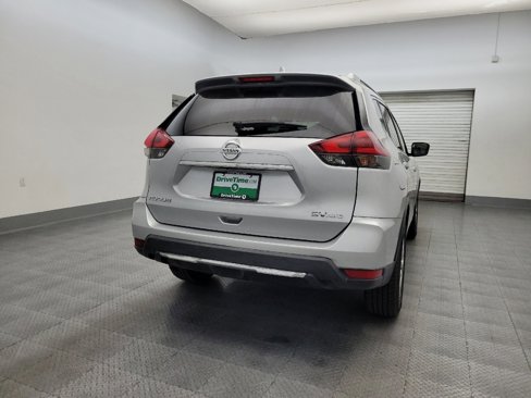 Used 2018 Nissan Rogue SV image 7