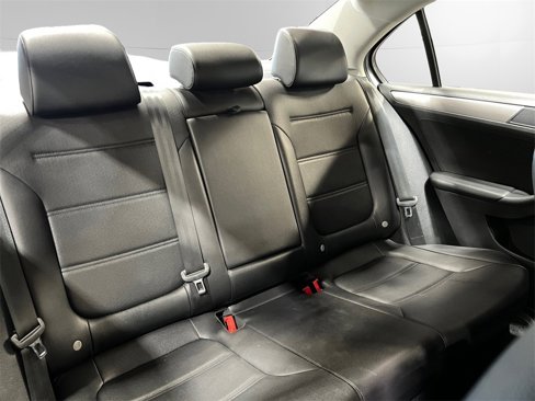 Used 2017 Volkswagen Jetta SE image 18