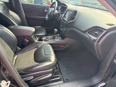Used 2019 Jeep Cherokee Trailhawk w/ Comfort/Convenience Group image 30