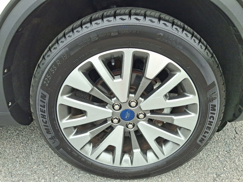 Certified 2022 Ford Escape Titanium image 9