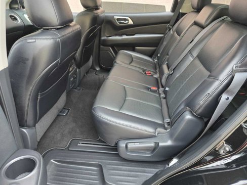 Used 2020 Nissan Pathfinder Platinum image 10