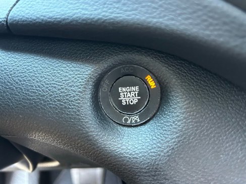 Used 2021 Jeep Cherokee Limited image 21