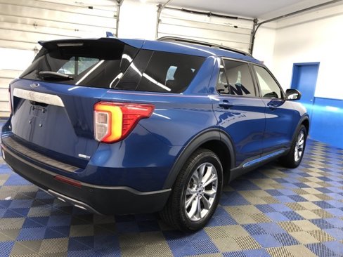 Certified 2020 Ford Explorer XLT w/ Equipment Group 202A image 4