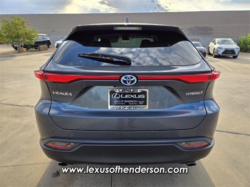Used 2022 Toyota Venza LE image 6
