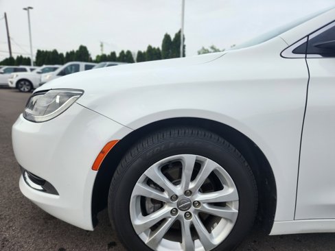 Used 2017 Chrysler 200 Limited Platinum image 15