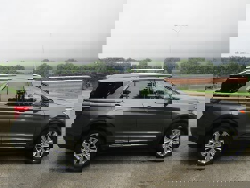 Certified 2022 Ford Explorer Limited w/ Equipment Group 301A image 5