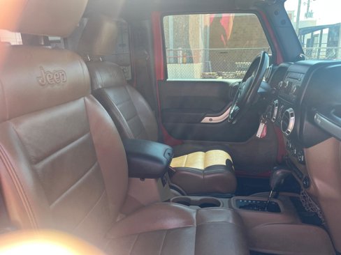 Used 2011 Jeep Wrangler Unlimited Rubicon w/ Connectivity Group image 15