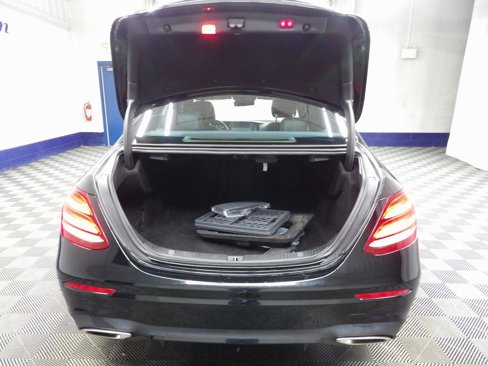 Used 2019 Mercedes-Benz E 300 4MATIC image 30
