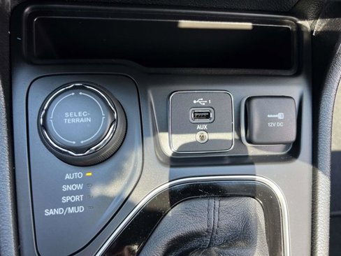 Certified 2021 Jeep Cherokee Limited image 30