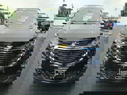 Used 2021 Chevrolet Equinox LS image 2