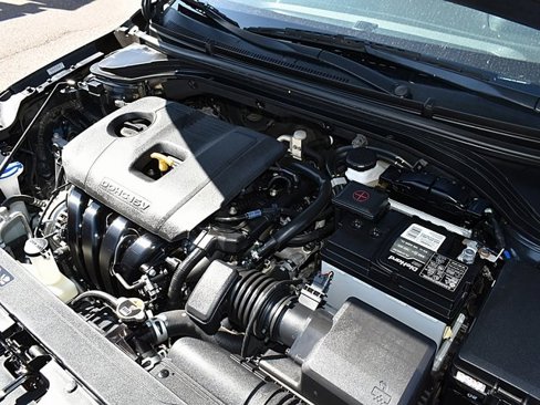 Used 2020 Hyundai Elantra SEL image 15