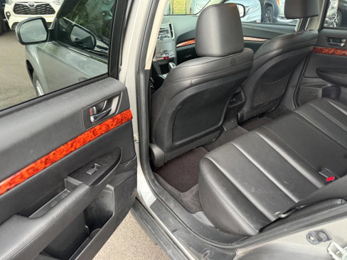 Used 2010 Subaru Outback 2.5i Limited image 14