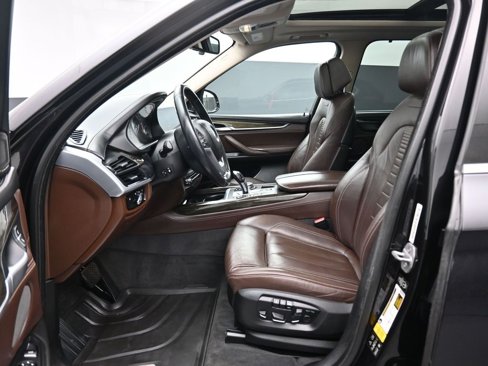 Used 2015 BMW X5 xDrive35d image 11