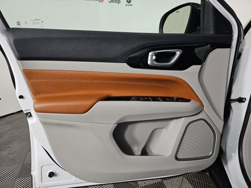 Certified 2022 Jeep Compass Limited image 10