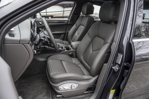 Certified 2024 Porsche Macan image 5