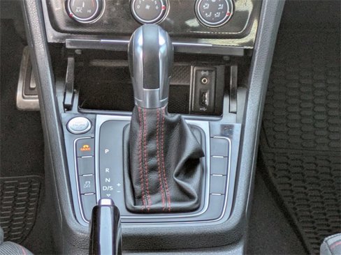 Used 2017 Volkswagen GTI SE image 20