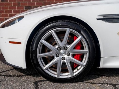 Used 2015 Aston Martin V8 Vantage Roadster image 32