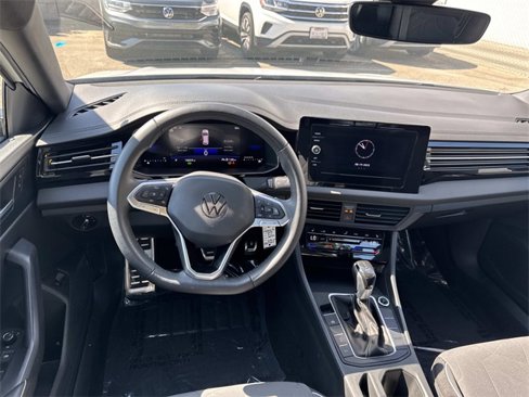 Used 2025 Volkswagen Jetta Sport image 7