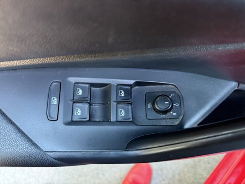 Used 2019 Volkswagen Jetta SE image 16