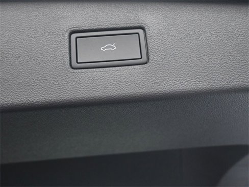 Used 2024 Volkswagen Tiguan SE image 29