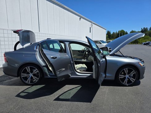 Used 2019 Volvo S60 T5 Inscription image 19