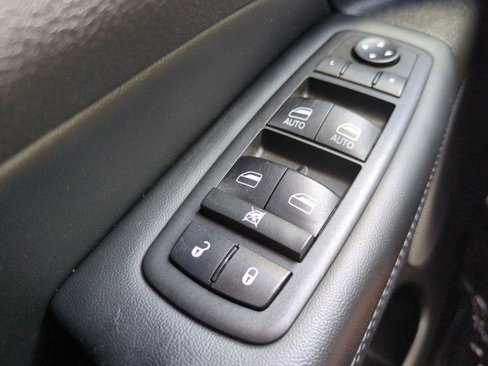 Used 2020 Jeep Grand Cherokee Altitude image 24