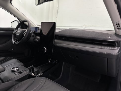 Used 2022 Ford Mustang Mach-E Premium image 16