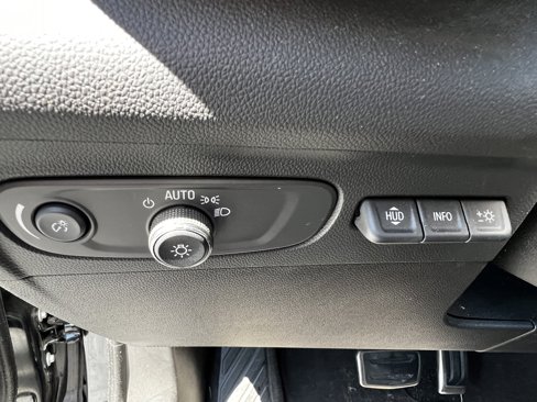 Used 2022 Buick Envision Essence w/ Technology Package I image 15