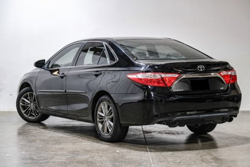 Used 2017 Toyota Camry SE image 14