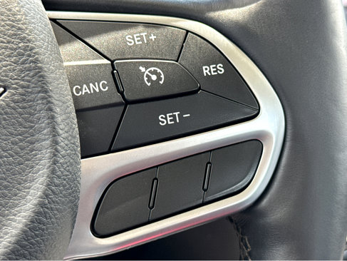 Used 2017 Chrysler 300 C image 15