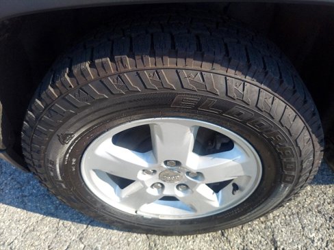 Used 2012 Jeep Grand Cherokee Laredo w/ Laredo E Group image 15
