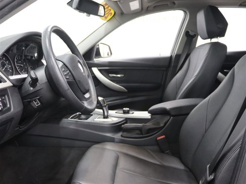 Used 2018 BMW 320i xDrive Sedan w/ Convenience Package image 10