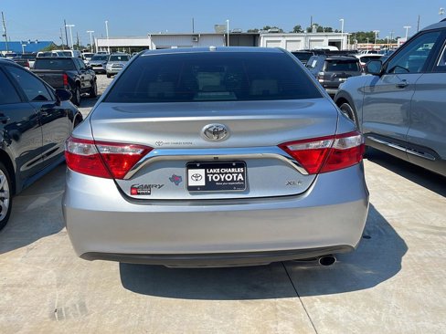 Used 2017 Toyota Camry SE image 4