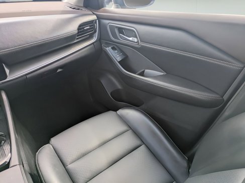 Used 2021 Nissan Rogue SV w/ Premium Package image 17