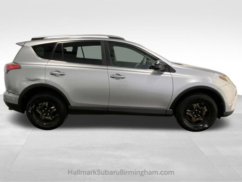 Used 2016 Toyota RAV4 LE image 2