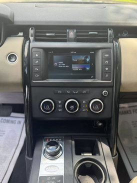 Used 2017 Land Rover Discovery SE image 16