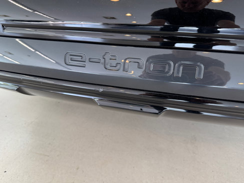 Used 2024 Audi Q8 e-tron Premium image 23