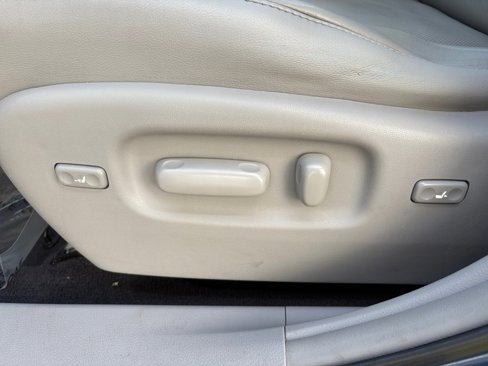 Used 2013 Toyota Highlander Limited image 7