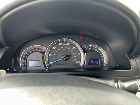 Used 2014 Toyota Camry L image 4